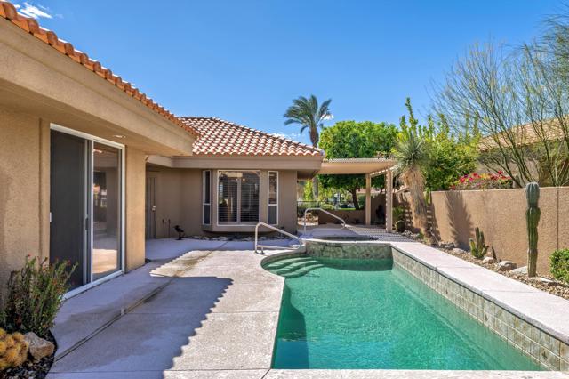 57 Pine Valley Drive, Rancho Mirage CA: https://media.crmls.org/mediaz/0e06b28e-98cd-491c-b017-021ccb6bd1ae.jpg