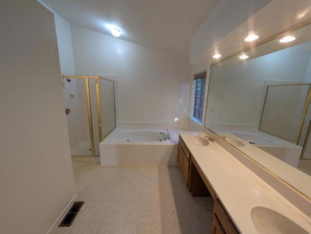 108 Tuxedo Court, Petaluma CA: https://media.crmls.org/mediaz/0e07040c-f1fd-4107-a926-9f3379591a1b.jpg