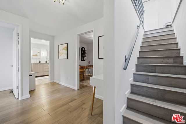 21936 Canon Drive, Topanga CA: https://media.crmls.org/mediaz/0e0747d9-730d-420b-a282-86aa80fc9331.jpg