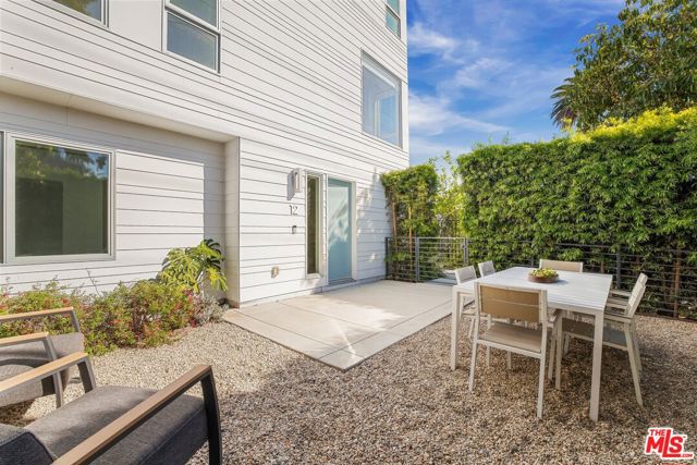 11724 Culver Boulevard, Los Angeles CA: https://media.crmls.org/mediaz/0e07db2c-d2c0-43c4-a90f-8c8ff6117e09.jpg