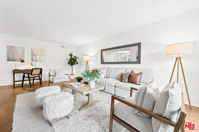 11670 W Sunset Boulevard, Los Angeles CA: https://media.crmls.org/mediaz/0e07fc72-aa7d-40fb-9e96-efe2dc1ff828.jpg