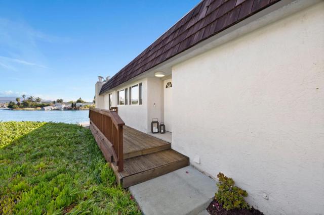 464 Fathom Drive, San Mateo CA: https://media.crmls.org/mediaz/0e0817d8-6c6f-4ebf-b653-d523f7e16291.jpg