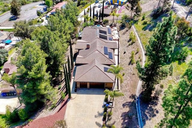 11558 Creek Road, Poway CA: https://media.crmls.org/mediaz/0e082028-76b6-4322-b7a5-c9f1ea165fe5.jpg