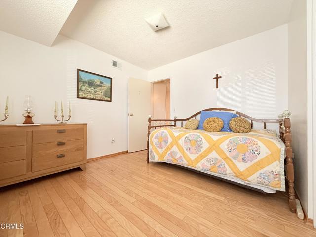 1204 Cardigan Avenue, Ventura CA: https://media.crmls.org/mediaz/0e0950c9-9aee-41ca-85bf-c67efefc5a80.jpg