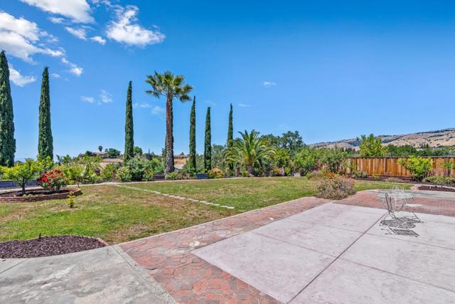 6261 Running Springs Road, San Jose CA: https://media.crmls.org/mediaz/0e096c21-1e39-4a35-a592-a830b8d3a5e2.jpg