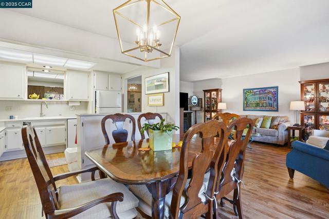 3417 Tice Creek, Walnut Creek CA: https://media.crmls.org/mediaz/0e098424-7766-430c-806c-bb3483e49049.jpg