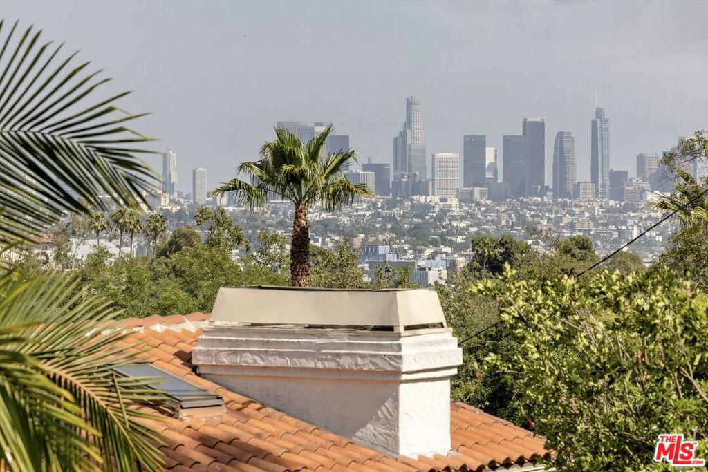 https://media.crmls.org/mediaz/0e09984c-a60e-4d31-9273-0df7438f7ce4.jpg?preset=X-Large
