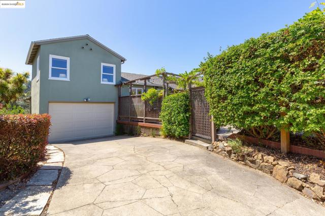 131 Sonia St, Oakland CA: https://media.crmls.org/mediaz/0e09ca8e-4091-4554-9786-25b76f9e4a55.jpg