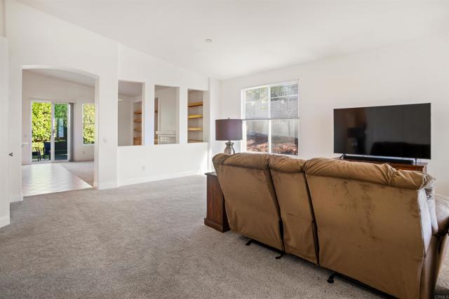 Detail Gallery Image 5 of 48 For 1 Corte Rossa, Lake Elsinore,  CA 92532 - 4 Beds | 2/1 Baths