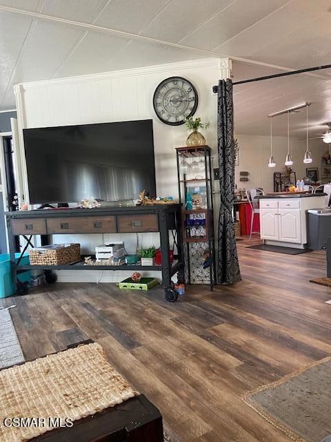 1550 Rory Lane, Simi Valley CA: https://media.crmls.org/mediaz/0e0a3880-1b59-4a60-94c9-2aebc004b06e.jpg
