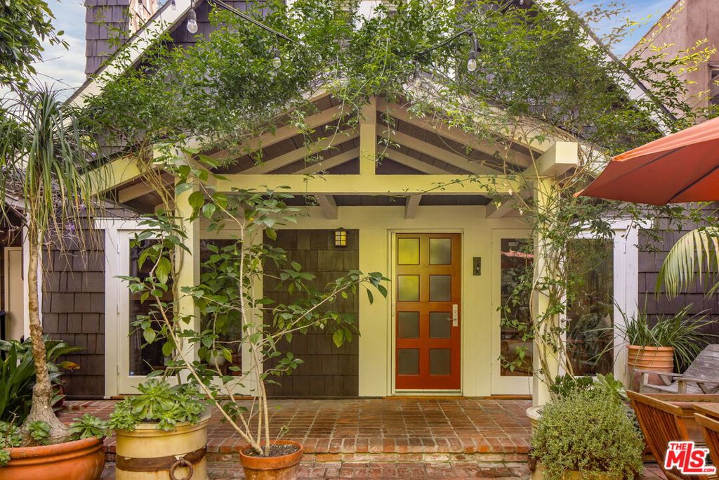 2536 Beverley Avenue