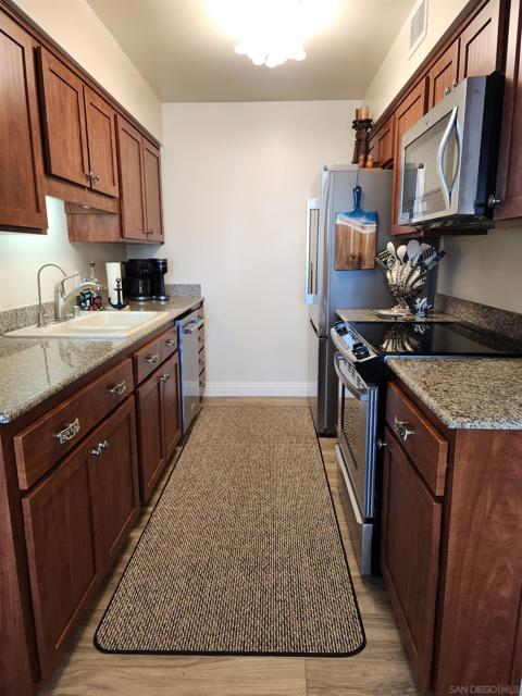 1730 Avenida Del Mundo, Coronado CA: https://media.crmls.org/mediaz/0e0b26a8-f736-4600-8845-cab4013f4372.jpg