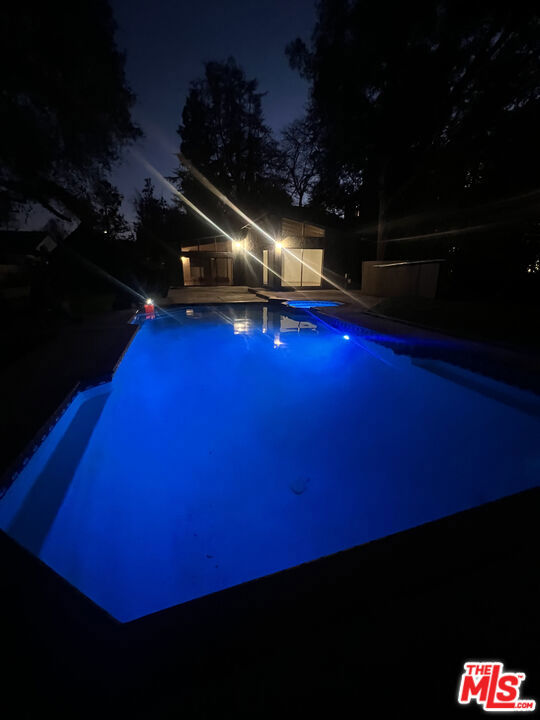 https://media.crmls.org/mediaz/0e0b4084-535c-466e-a37e-c9c01b9f5189.jpg?preset=X-Large