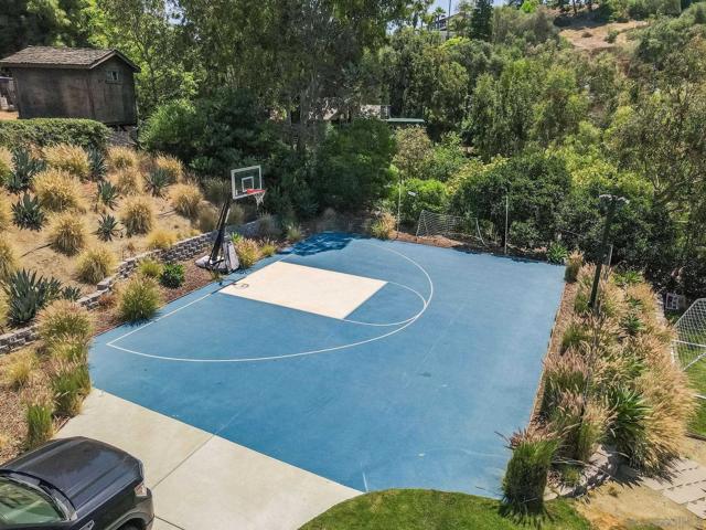 1271 Via Sendero, Escondido CA: https://media.crmls.org/mediaz/0e0bb42e-48f1-43d2-a2ac-765341fd36b1.jpg