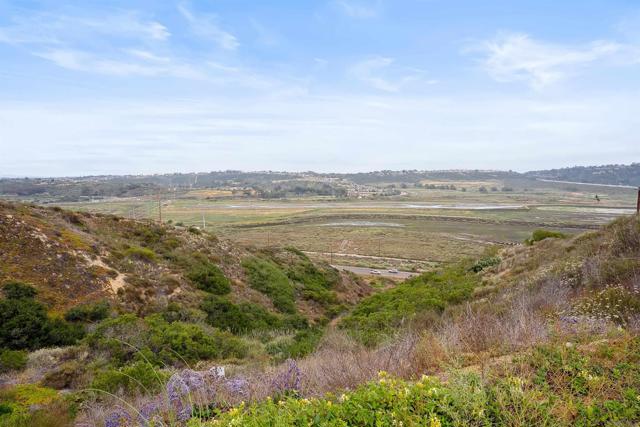 3334 Caminito Cabo Viejo, Del Mar CA: https://media.crmls.org/mediaz/0e0cb71b-2452-4a7a-9113-a956e59d2657.jpg