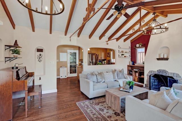 2100 Oberlin Street, Palo Alto CA: https://media.crmls.org/mediaz/0e0ccbca-cd5a-4c77-837e-22e612ba0345.jpg