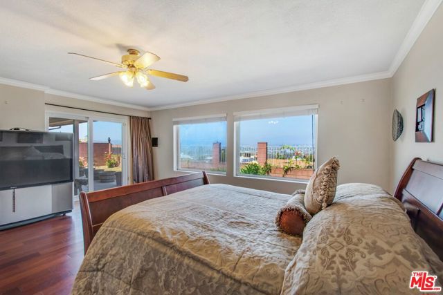4272 Don Carlos Drive, Los Angeles CA: https://media.crmls.org/mediaz/0e0cd90d-baf6-41c7-a504-5011b46b0f55.jpg