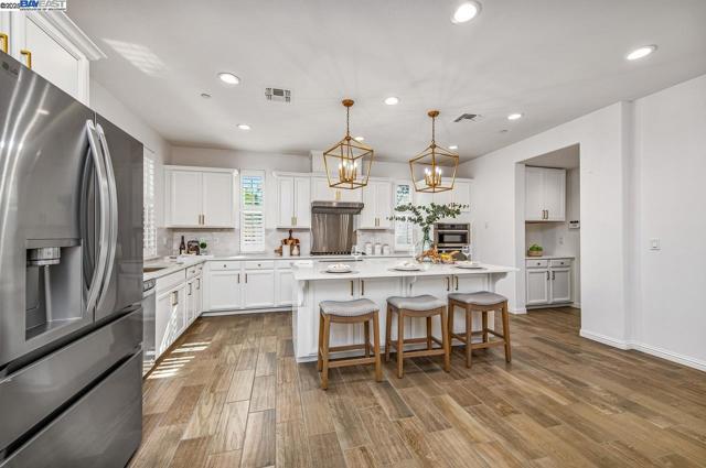 4338 Healdsburg Way, Dublin CA: https://media.crmls.org/mediaz/0e0cf6a5-ae09-4692-8c48-3584c18689c1.jpg
