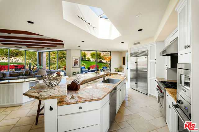 136 Netas Drive, Palm Desert CA: https://media.crmls.org/mediaz/0e0d32d0-5558-45f2-9c0c-c4a497e5ba8f.jpg