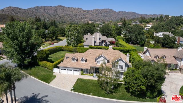 5449 S Rim Street, Thousand Oaks CA: https://media.crmls.org/mediaz/0e0d598a-03a2-4ab8-a6e7-a65c287aab44.jpg