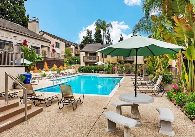 8561 Villa La Jolla Dr, La Jolla CA: https://media.crmls.org/mediaz/0e0d5d57-989e-460e-8cfb-de7ef1a79309.jpg