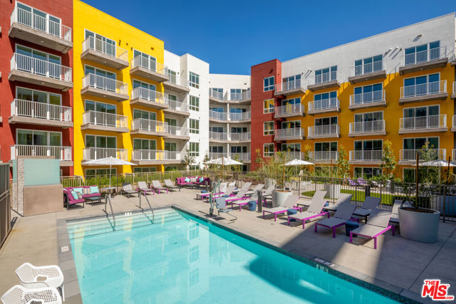 750 S Oxford Avenue, Los Angeles CA: https://media.crmls.org/mediaz/0e0d8065-65f8-442b-ad92-48d8586b15db.jpg