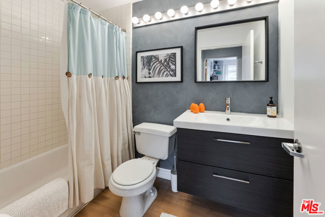 4350 Hillview Drive, Malibu CA: https://media.crmls.org/mediaz/0e0d8945-33a3-46d2-a0ca-01c697646e29.jpg