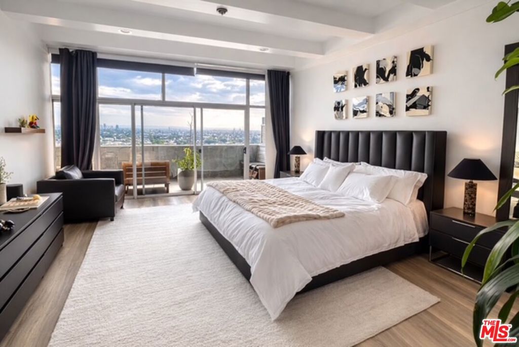 1155 N LA CIENEGA #PH3