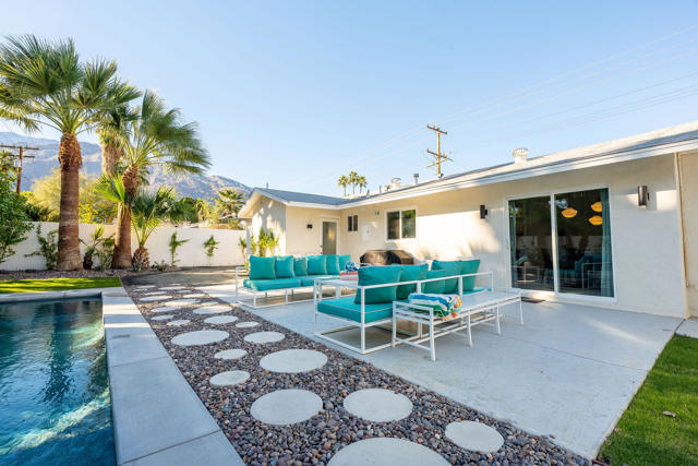 1125 E Sunny Dunes Road, Palm Springs CA: https://media.crmls.org/mediaz/0e0e5d3b-5671-43eb-893f-cd0ed608a83e.jpg