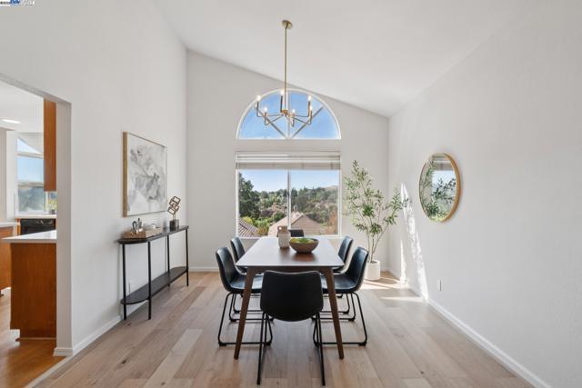 447 Donner Way, San Ramon CA: https://media.crmls.org/mediaz/0e0e6e59-39d4-4c25-bbf8-7da8d180754e.jpg
