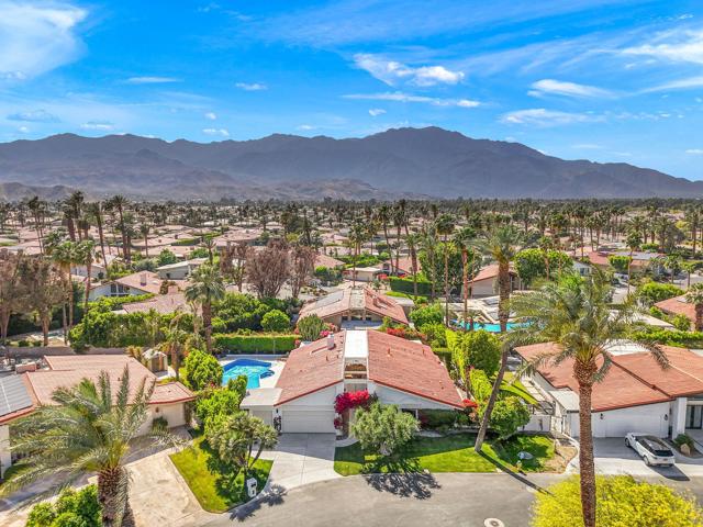 34 Lincoln Place, Rancho Mirage CA: https://media.crmls.org/mediaz/0e0e7274-2f33-48e5-92f1-e26e1444ddab.jpg