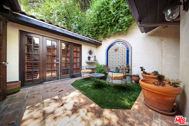 6615 Emmet Terrace, Los Angeles CA: https://media.crmls.org/mediaz/0e0e8ee1-0e97-4a37-b077-119966bb1f2d.jpg