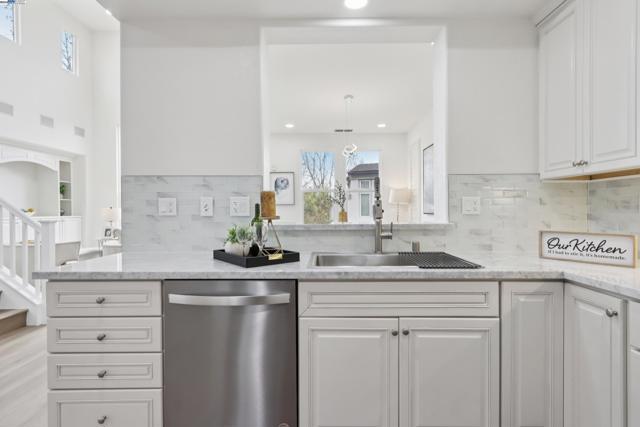 3364 Chartwell St, San Ramon CA: https://media.crmls.org/mediaz/0e0e9a40-765d-436c-9023-41e604a7ce4d.jpg