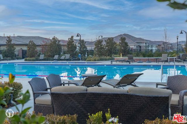 3719 Pathway Court, Bakersfield CA: https://media.crmls.org/mediaz/0e0ea3b4-8679-4673-bcbd-72c82ca8d721.jpg