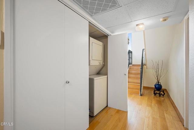 125 W Mountain Street, Glendale CA: https://media.crmls.org/mediaz/0e0ee46b-c8a7-406a-86c8-d4f627f27a3b.jpg