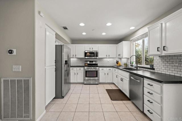 1063 Via Vera Cruz, San Marcos CA: https://media.crmls.org/mediaz/0e0f41d0-c61e-4522-9368-e031011ba5af.jpg