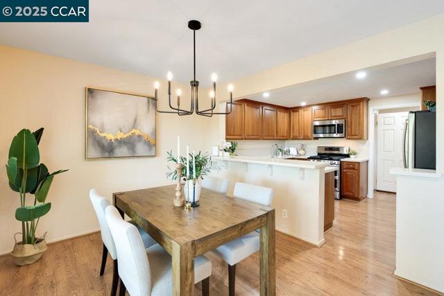 410 Beacon Ridge Lane, Walnut Creek CA: https://media.crmls.org/mediaz/0e0f53e6-3ba1-4381-b024-c580f03e9d3f.jpg