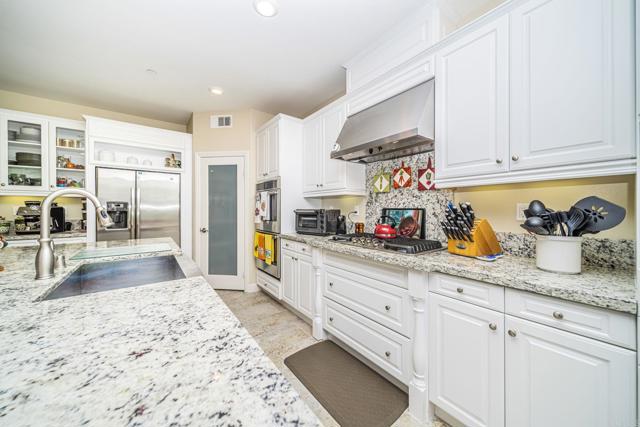 Detail Gallery Image 9 of 36 For 2044 Campo Verde Ct, Escondido,  CA 92026 - 4 Beds | 3/1 Baths