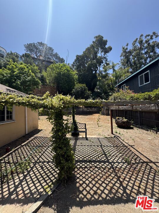 Drew Fenton | 368 Entrada Drive Santa Monica CA | MLS: 7332198