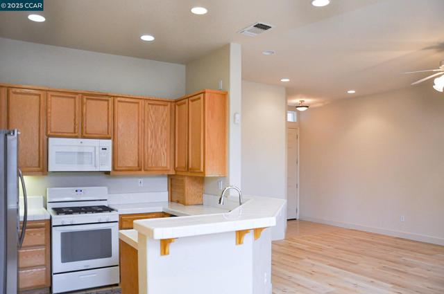 7809 Caracena Ct, Vallejo CA: https://media.crmls.org/mediaz/0e0fc1cc-56a7-45d2-ae59-da7bb1624c3e.jpg