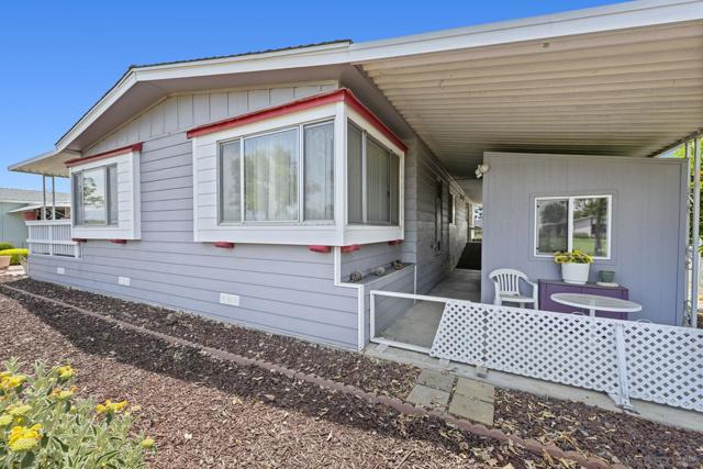 5001 W Florida Avenue, Hemet CA: https://media.crmls.org/mediaz/0e0fe121-dc3e-42dc-959a-ed13a6bf3183.jpg