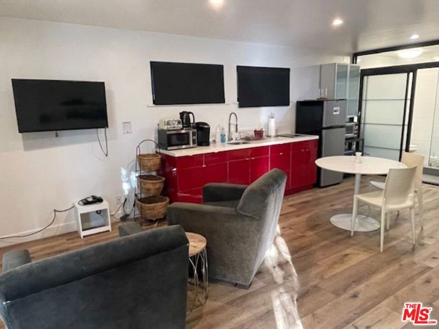 126 GALLEON Street, Marina del Rey CA: https://media.crmls.org/mediaz/0e0feb99-5dc9-4ae6-823a-66428d1a2384.jpg