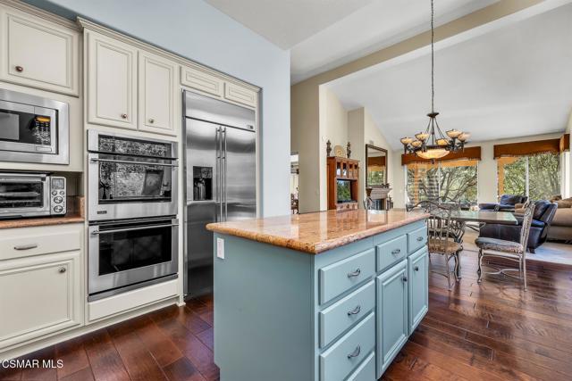 1826 Crystal View Circle, Newbury Park CA: https://media.crmls.org/mediaz/0e0ffb46-7ad1-49df-aace-12a2c89863b8.jpg