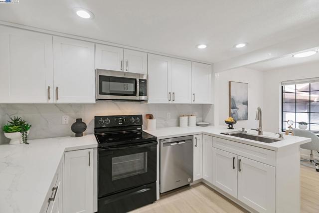 636 Praderia Cir, Fremont CA: https://media.crmls.org/mediaz/0e1025f3-8cc0-44f1-8bd7-4a401078f254.jpg