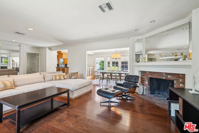 13518 Kittridge Street photo 6