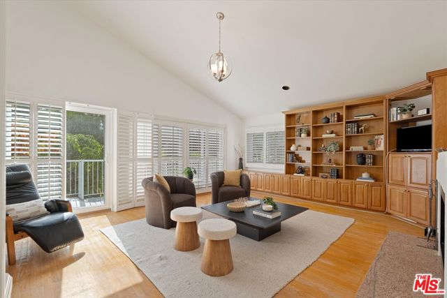 Image 17 of 27 For 850 Burrell Street