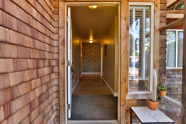 8421 Wayland Lane, Gilroy CA: https://media.crmls.org/mediaz/0e117505-7a72-4200-9dc6-c5554166cd45.jpg