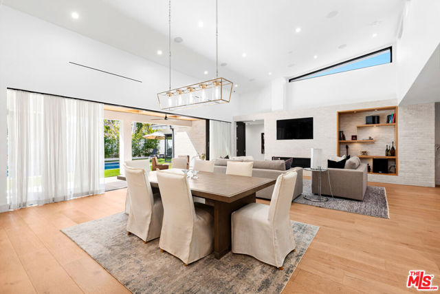 4961 Noeline Avenue, Encino CA: https://media.crmls.org/mediaz/0e11d002-7f4f-483a-8718-adeedf5fe20f.jpg
