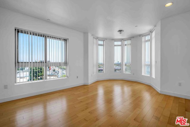 1260 S Corning Street, Los Angeles CA: https://media.crmls.org/mediaz/0e11f05d-ac99-4265-980e-38b37a7da3b2.jpg