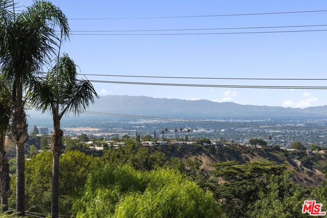 14330 Mulholland Drive, Los Angeles CA: https://media.crmls.org/mediaz/0e11f49d-f923-4543-b6c0-ca3bc52555a0.jpg